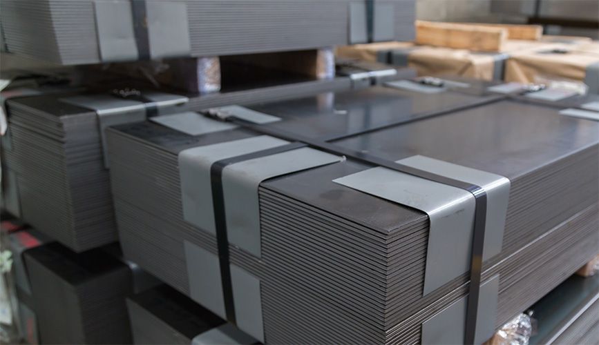 Metallplatten in der Lagerung