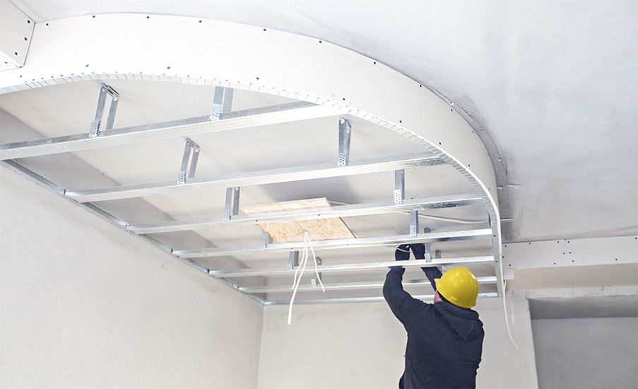 Abgehängte Decke mit Elecktroinstallation